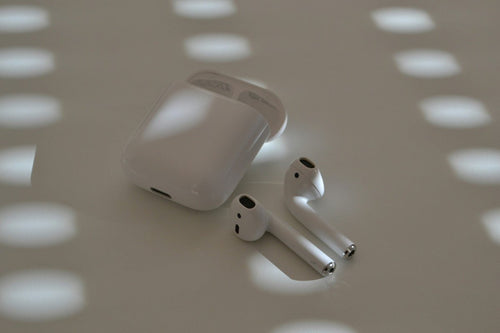 apple earbuds vs hearing aids